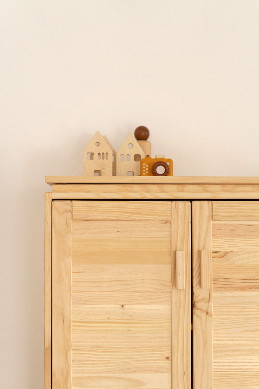 Imagen de ambiente 2 para:Armario bajo con caj&oacute;n de madera natural